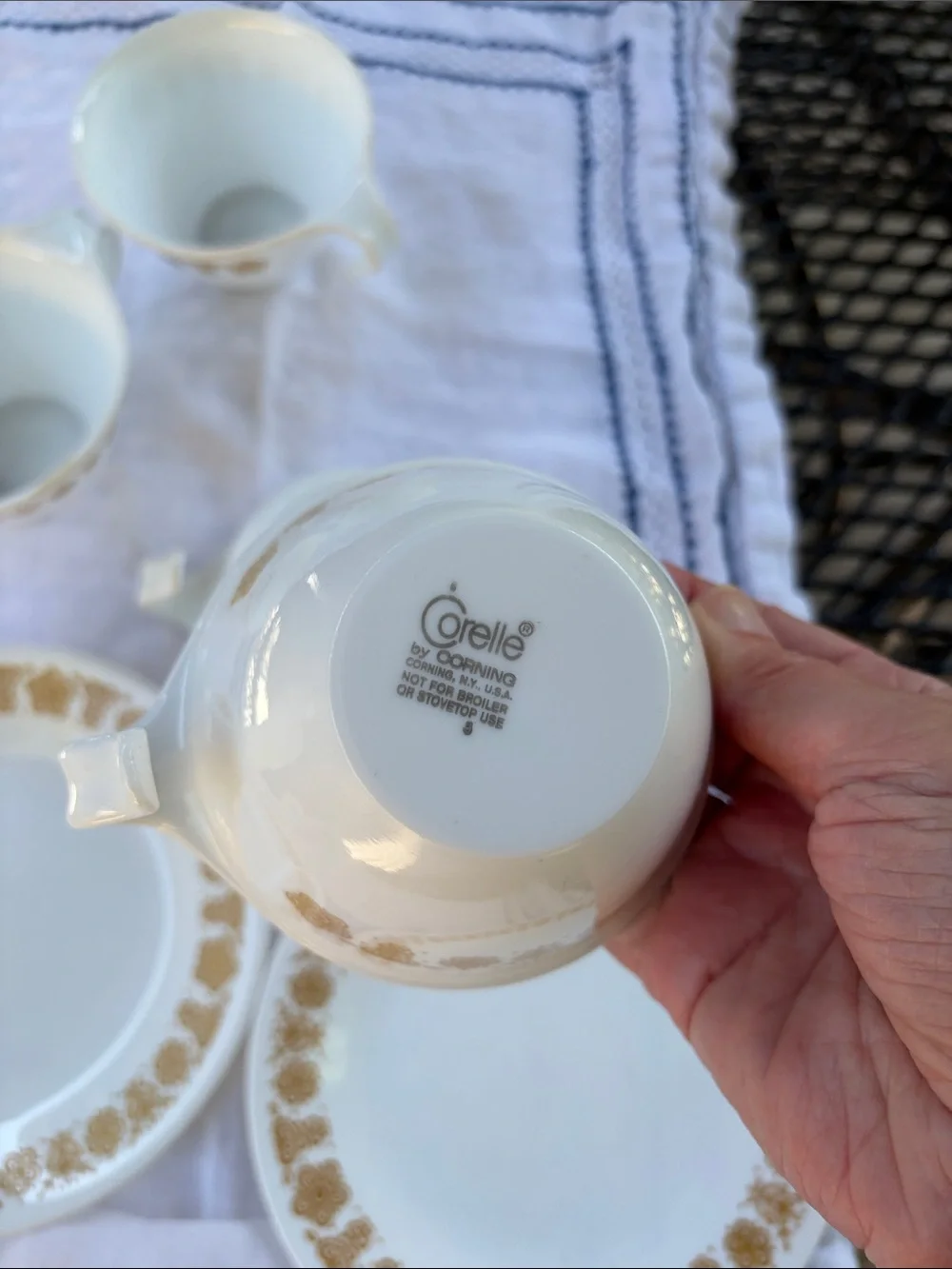 Corningware, Corelle 2 sm. Plates and 4 cups “Gold-dot” butterfly, floral